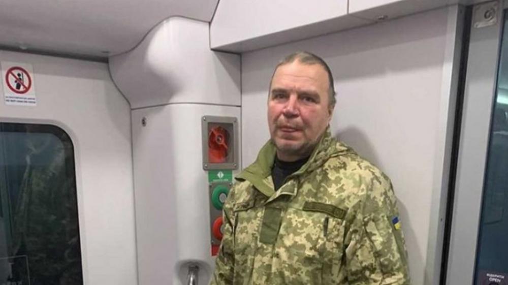 Рівненські футболісти вийшли на матч у футболках на підтримку ремонтника, якого через неприємний запах відправили у тамбур |  ITV MEDIA GROUP