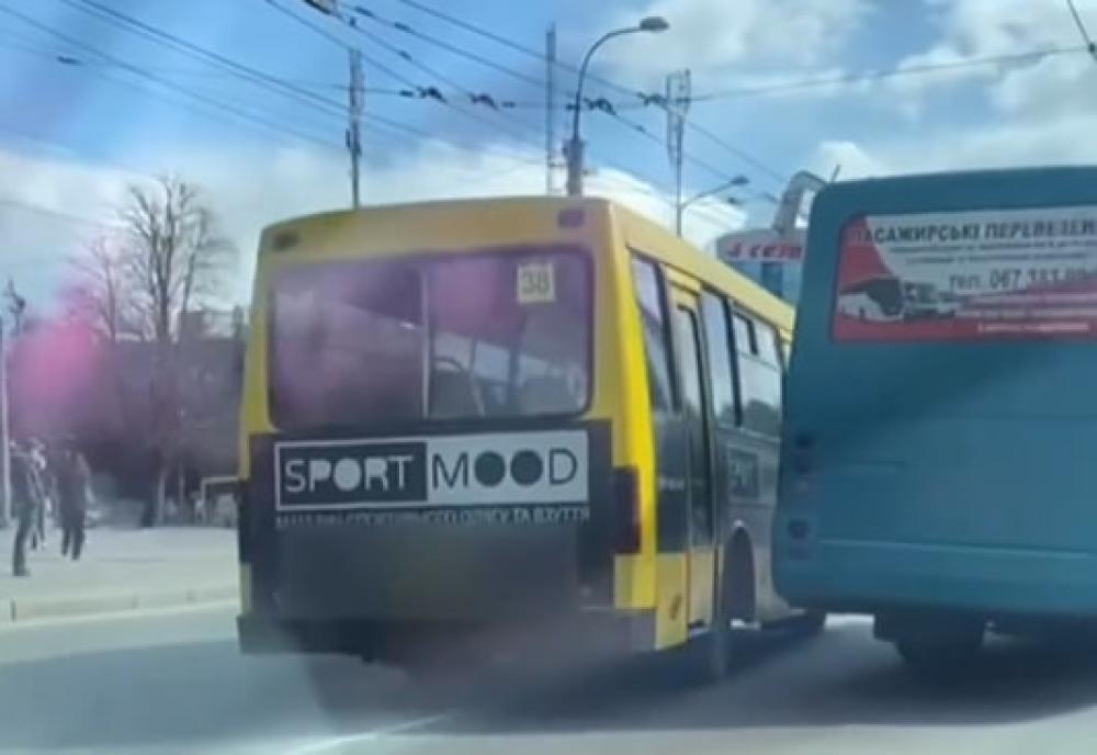 скріншот з відео