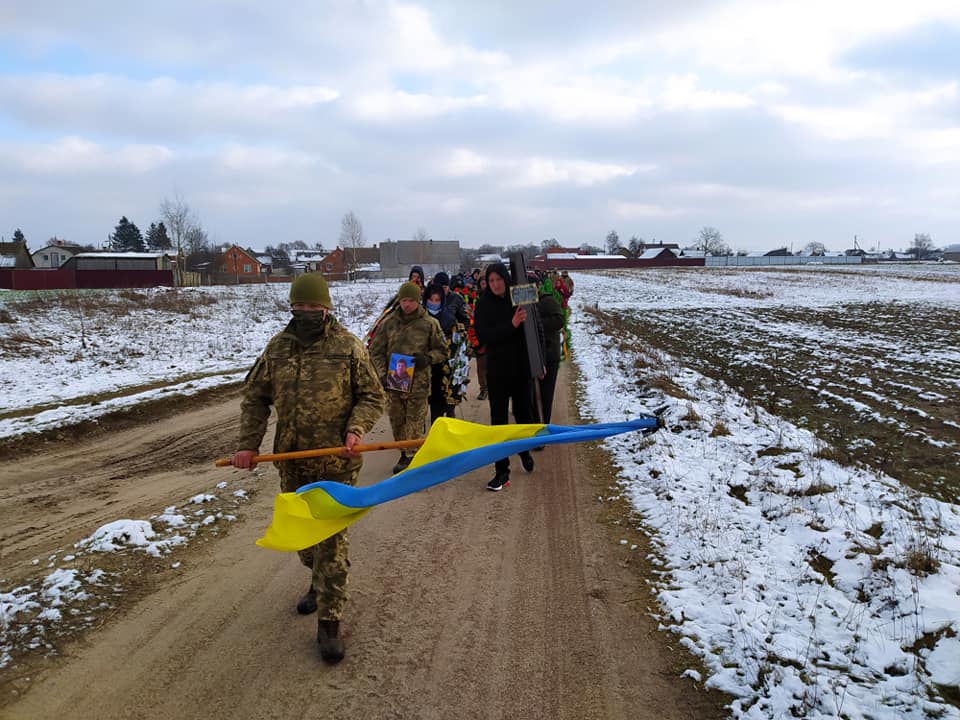 На Дубровиччині попрощалися із загиблим військовим (ФОТО) На Дубровиччині попрощалися із загиблим військовим (ФОТО)