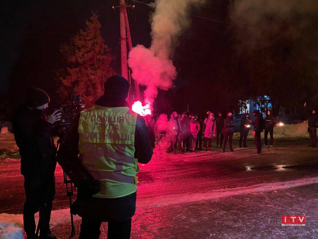 Мітинг на підтримку Стерненка у Рівному перемістився до поліції (ВІДЕО) Мітинг на підтримку Стерненка у Рівному перемістився до поліції (ВІДЕО)